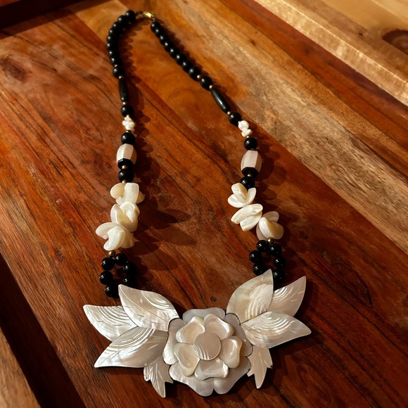 Vintage mother of pearl necklace - Picture 1 of 10